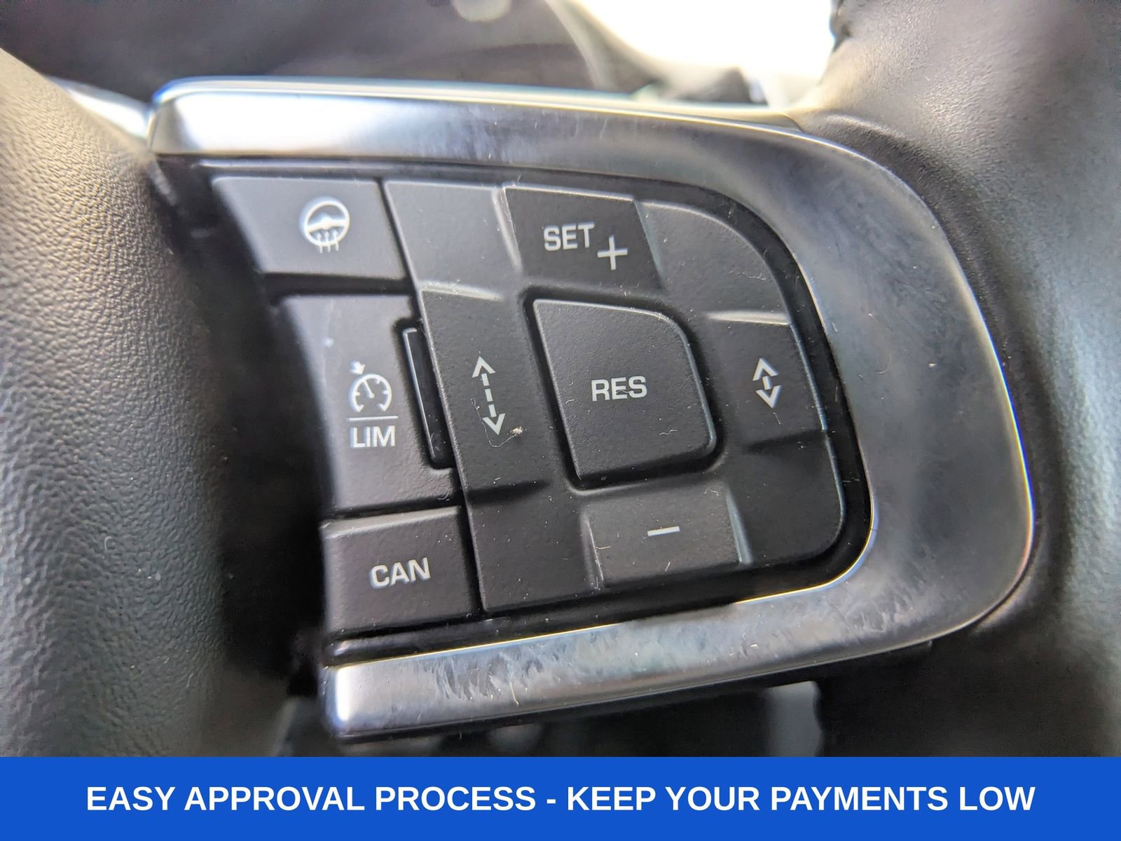 Used 2019 Jaguar E-PACE R-Dynamic SE image 34