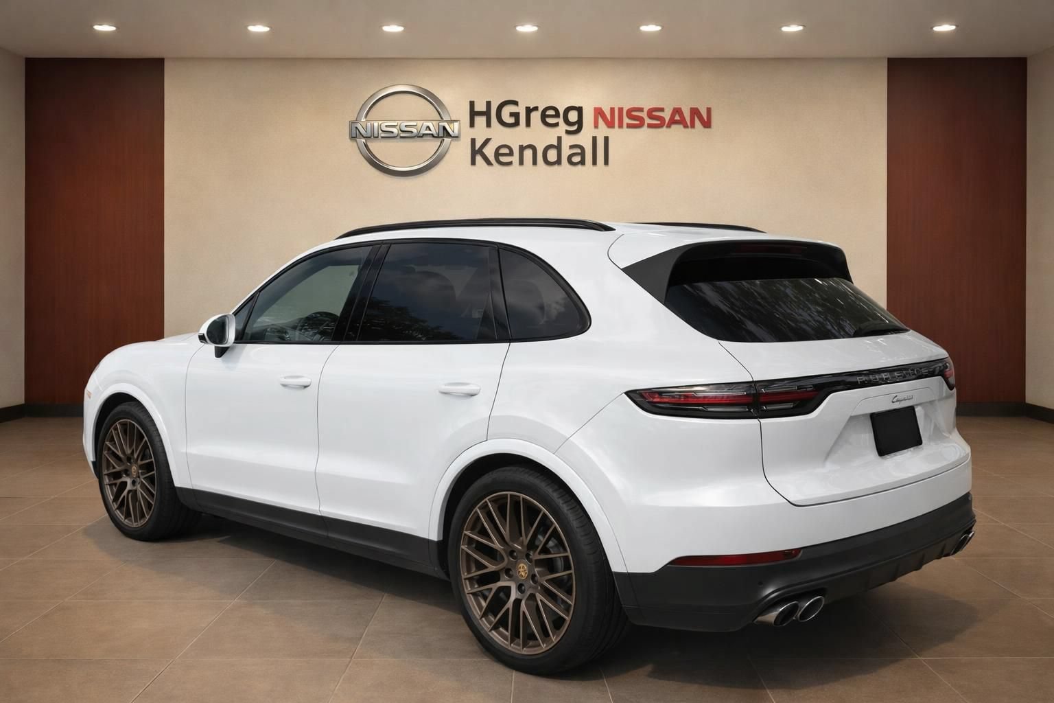 Used 2022 Porsche Cayenne AWD/4WD image 2