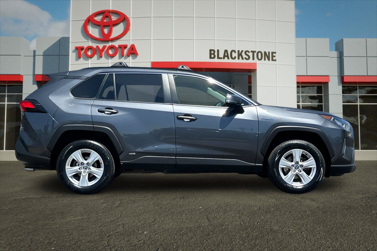 Certified 2020 Toyota RAV4 LE AWD/4WD image 2
