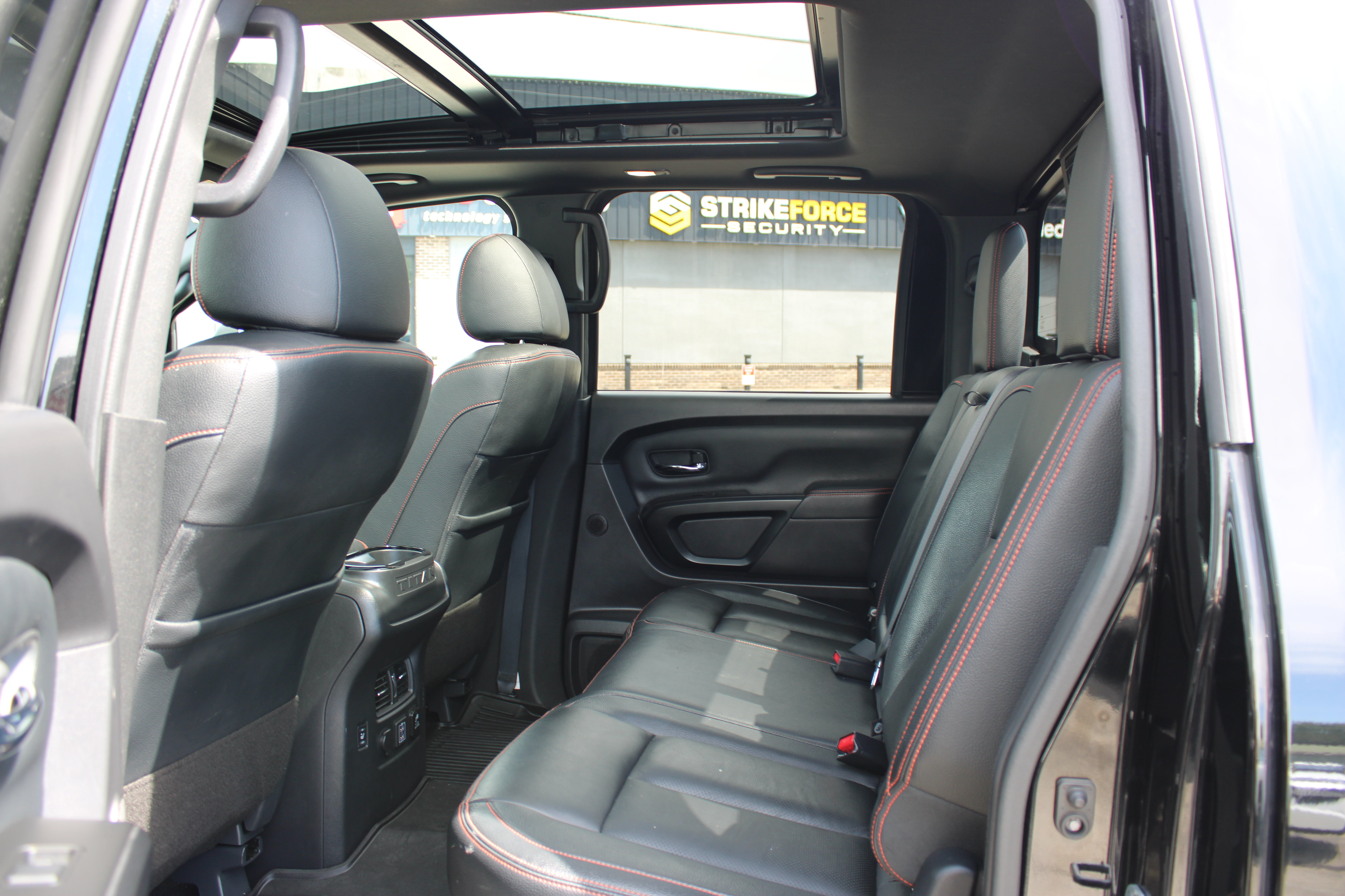 Certified 2024 Nissan Titan PRO-4X w/ Pro-4x Convenience Package AWD/4WD image 11