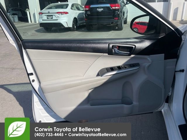 Used 2014 Toyota Camry XLE w/ Leather Package image 18