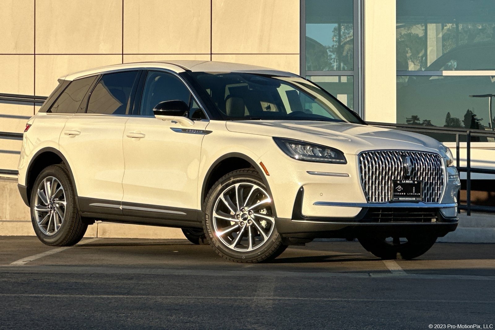 New 2025 Lincoln Corsair FWD w/ Equipment Group 101A image 1