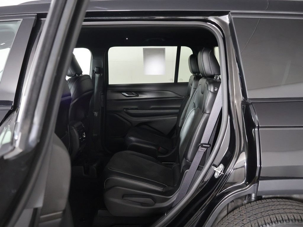 Used 2023 Jeep Grand Cherokee L Laredo AWD/4WD image 30