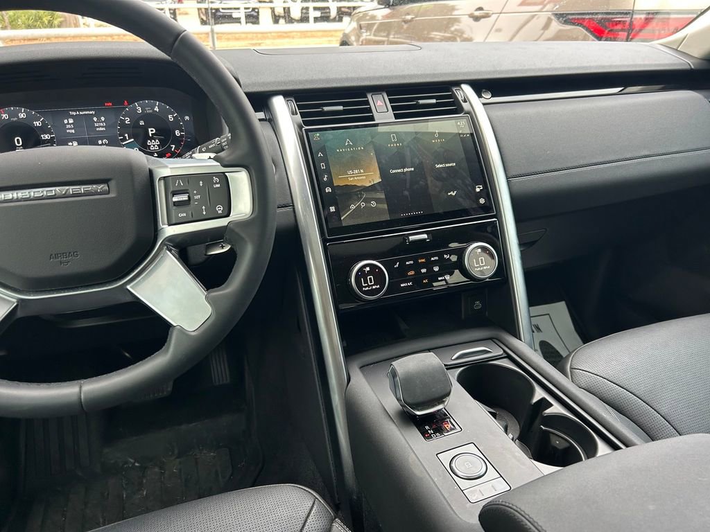 Used 2024 Land Rover Discovery S AWD/4WD image 19