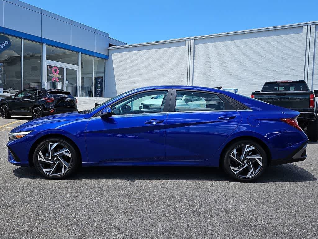 Used 2025 Hyundai Elantra Limited FWD image 7
