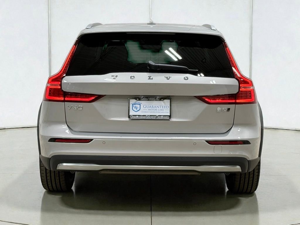 Used 2025 Volvo V60 B5 Cross Country Plus image 14