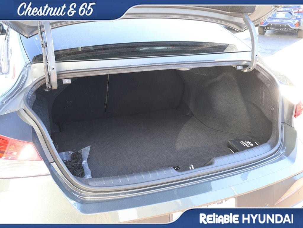 Certified 2024 Hyundai Elantra Limited FWD image 15