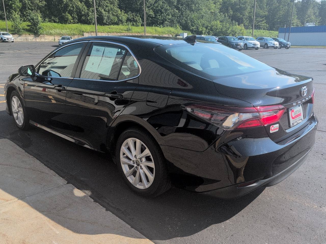 Used 2022 Toyota Camry LE FWD image 6
