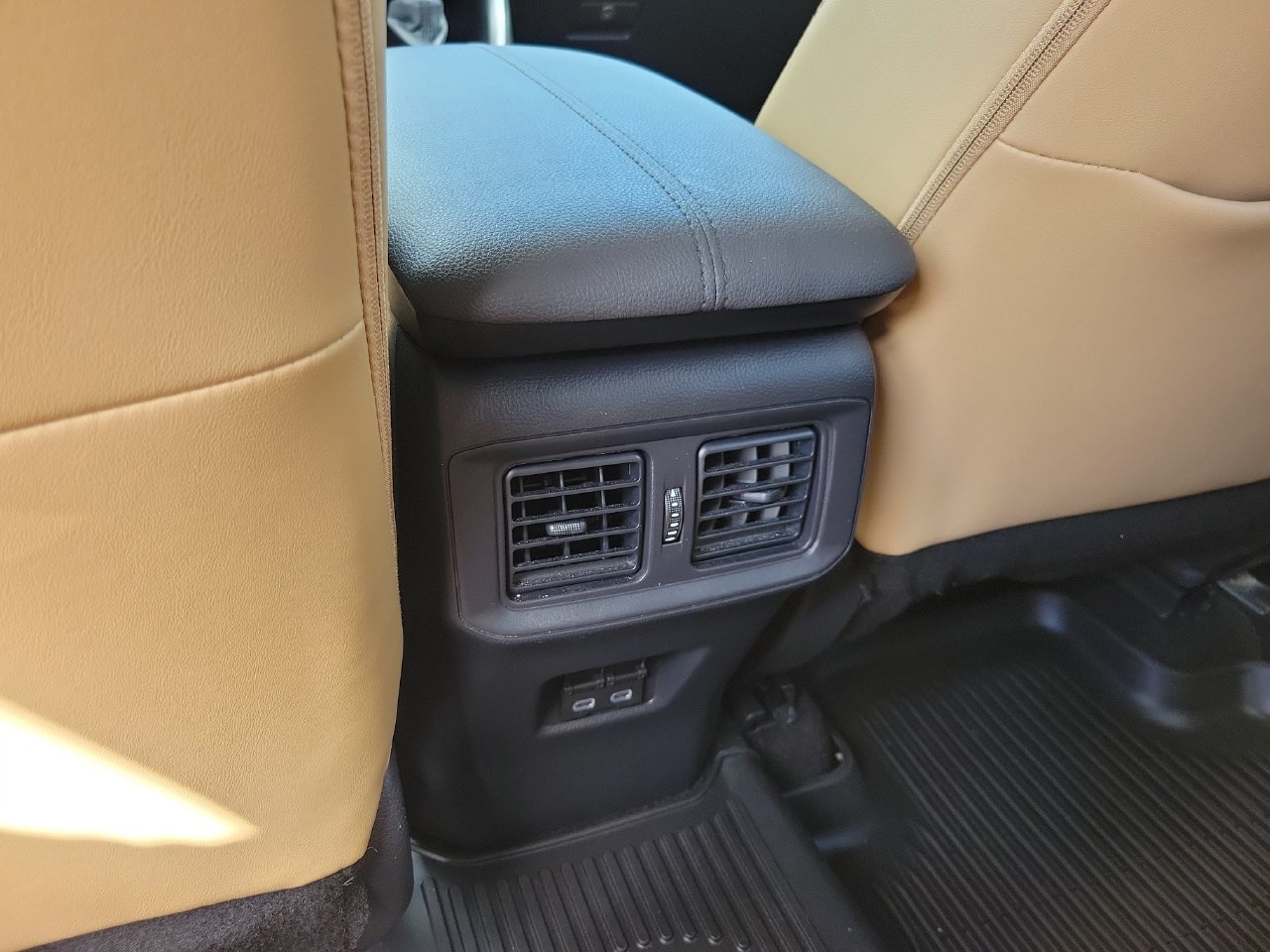 Used 2025 Toyota RAV4 XLE Premium FWD image 11