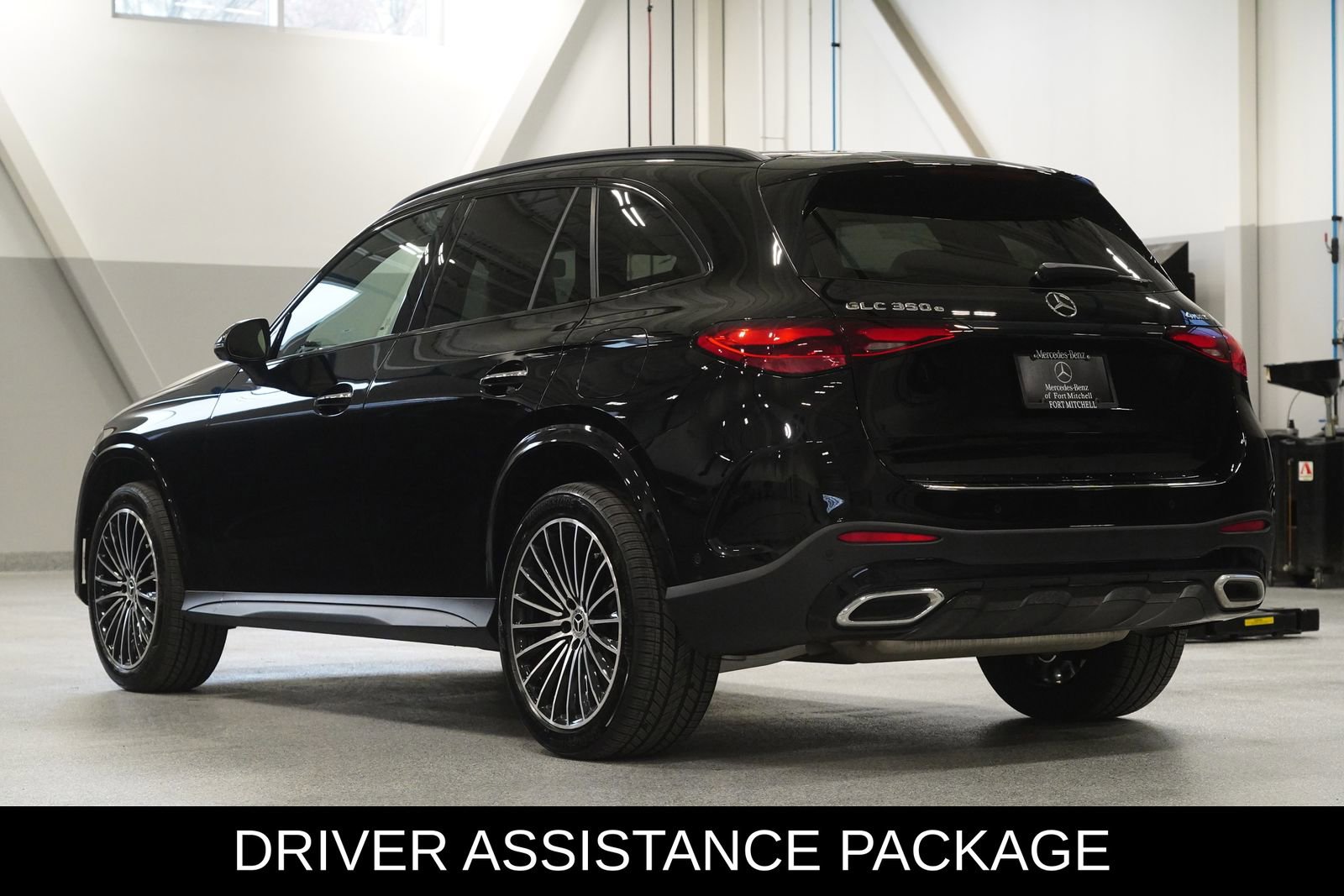 Used 2025 Mercedes-Benz GLC 350e 4MATIC image 5