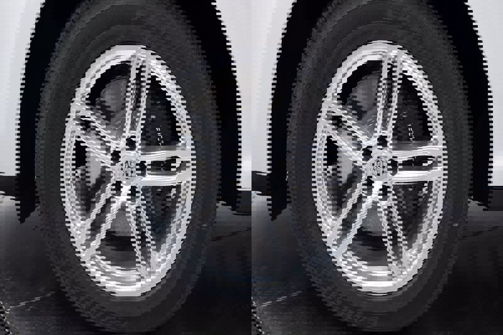 Certified 2025 Porsche Macan AWD/4WD image 11