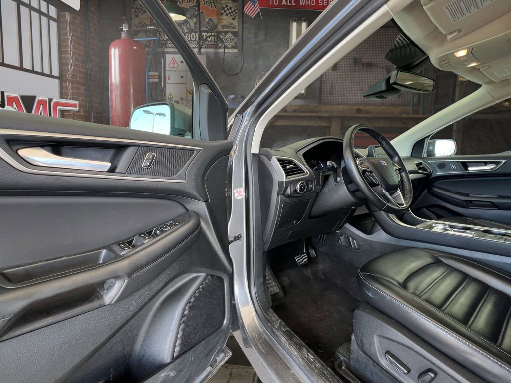 Used 2024 Ford Edge SEL image 16