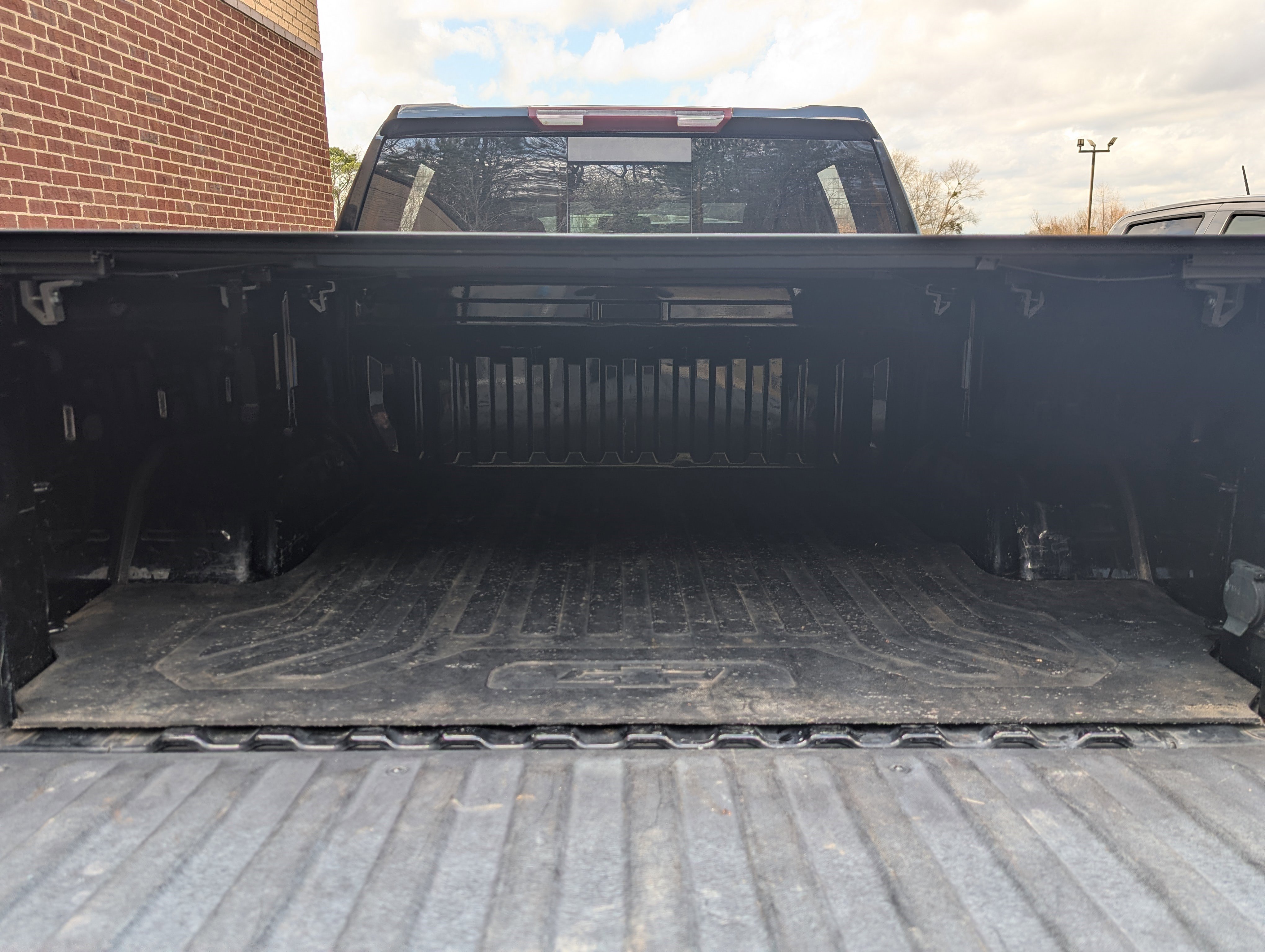 Used 2020 Chevrolet Silverado 1500 LTZ w/ LTZ Premium Package AWD/4WD image 19
