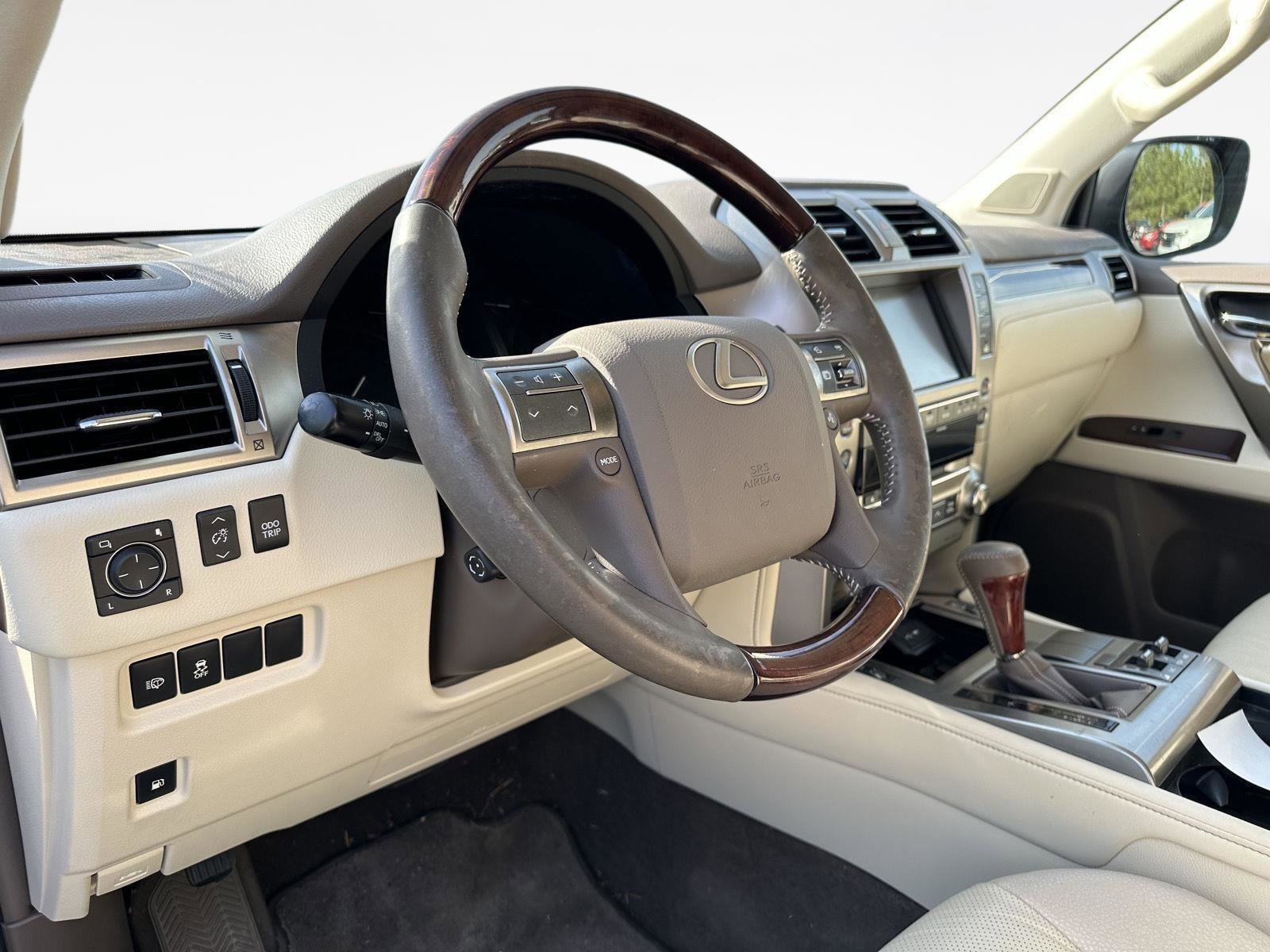 Used 2017 Lexus GX 460 image 11