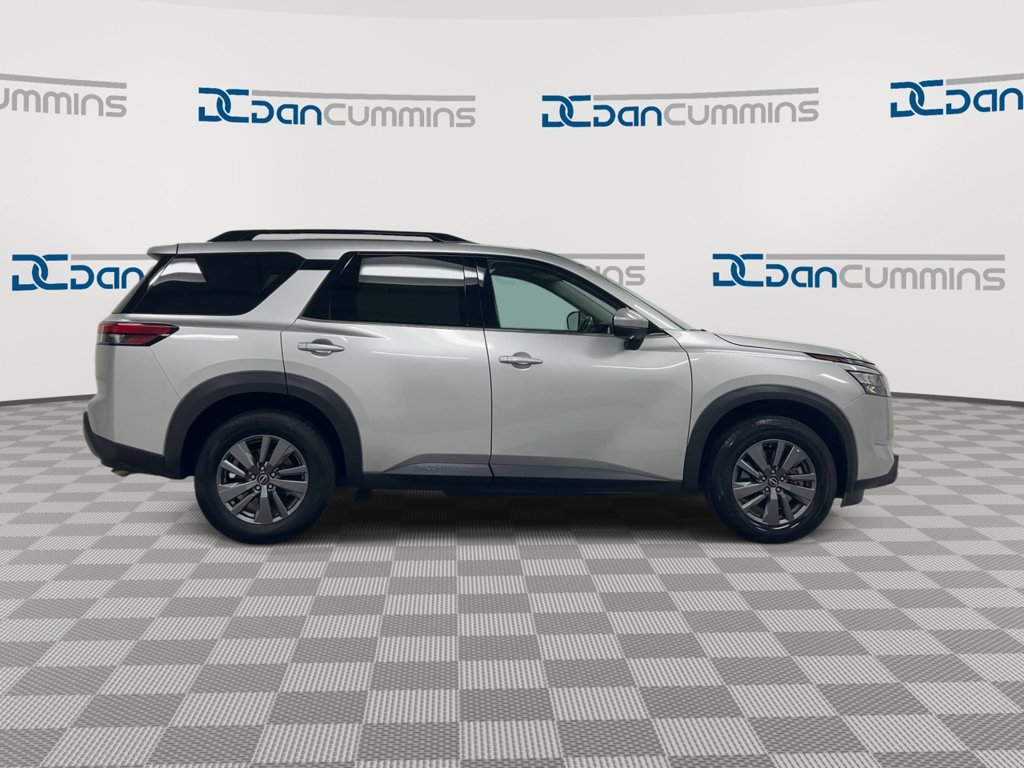 Used 2024 Nissan Pathfinder SV FWD image 9