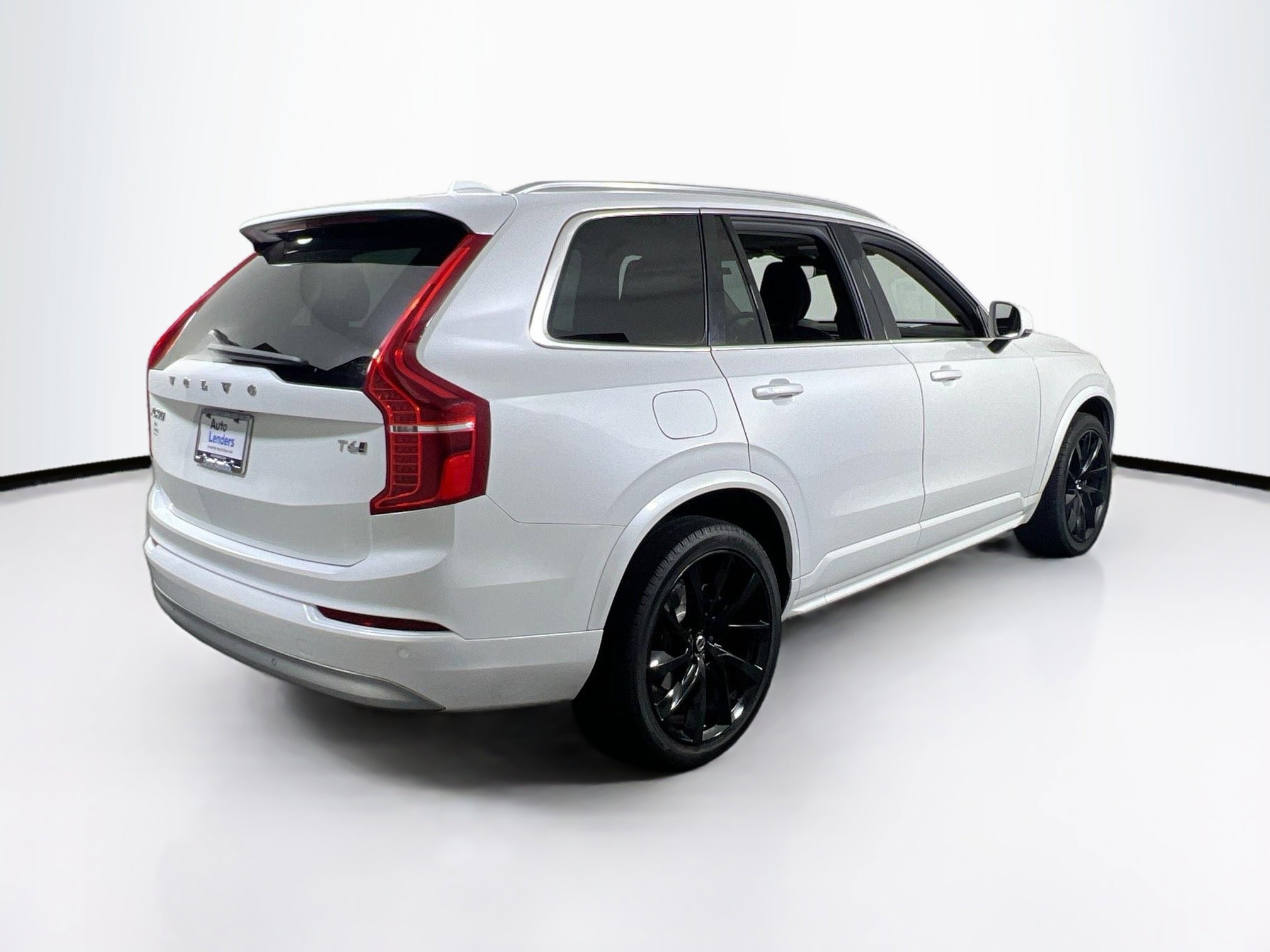 Used 2022 Volvo XC90 T6 Momentum w/ Advanced Package image 5