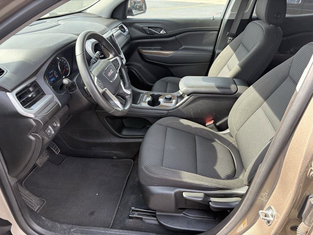 Used 2023 GMC Acadia SLE image 4