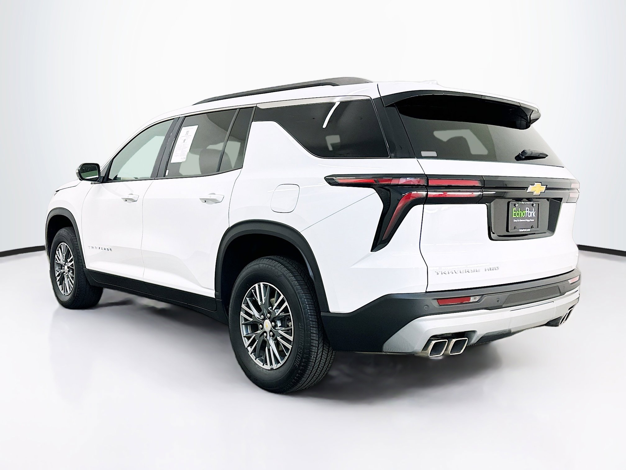 Used 2024 Chevrolet Traverse LT image 5