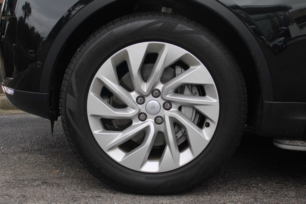 Certified 2025 Land Rover Discovery S AWD/4WD image 10