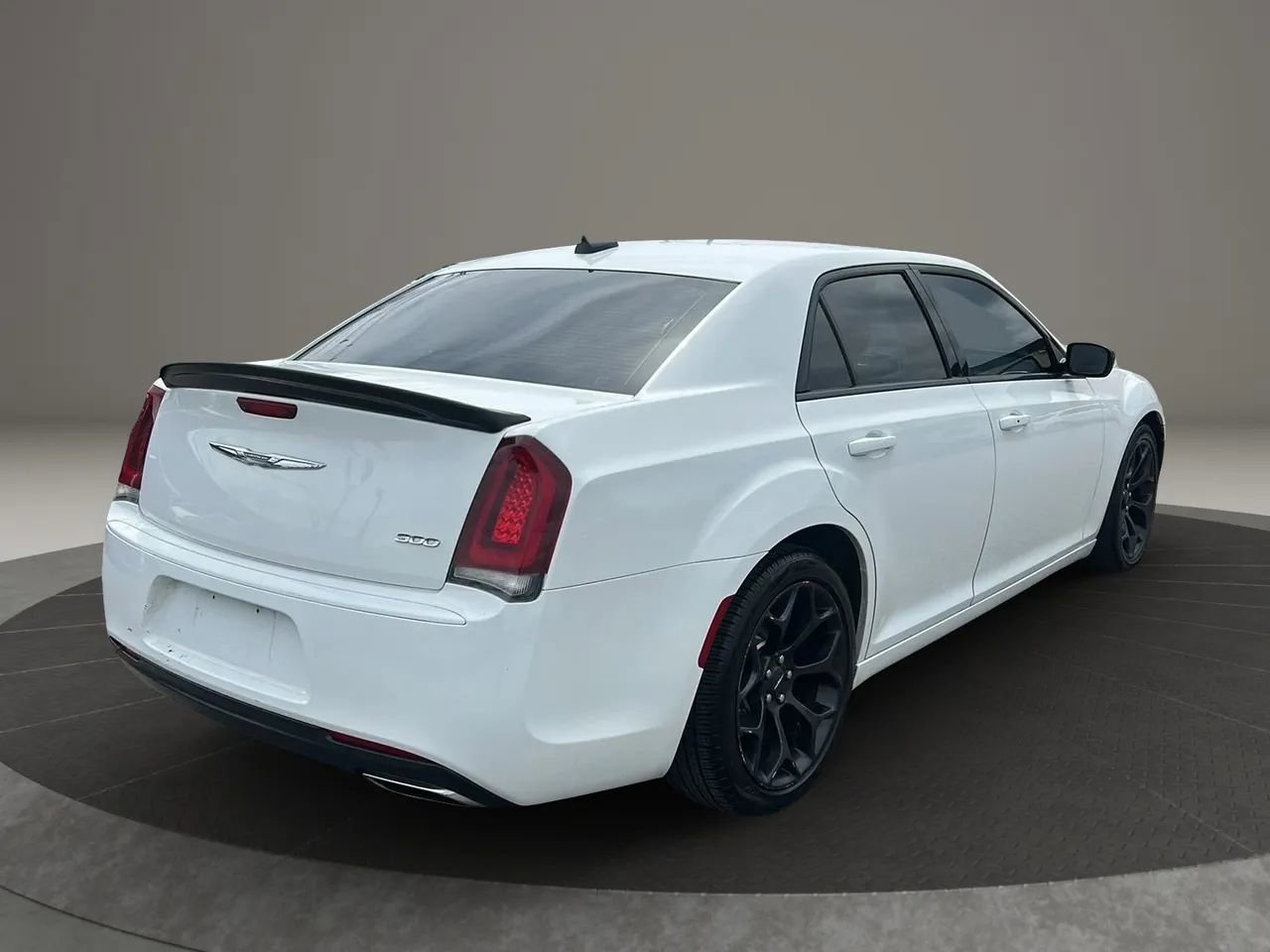 Used 2019 Chrysler 300 Touring w/ Sport Appearance Package RWD image 5