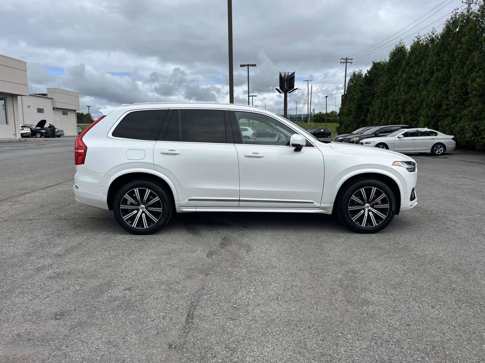 Certified 2023 Volvo XC90 B5 Plus w/ Protection Package AWD/4WD image 4