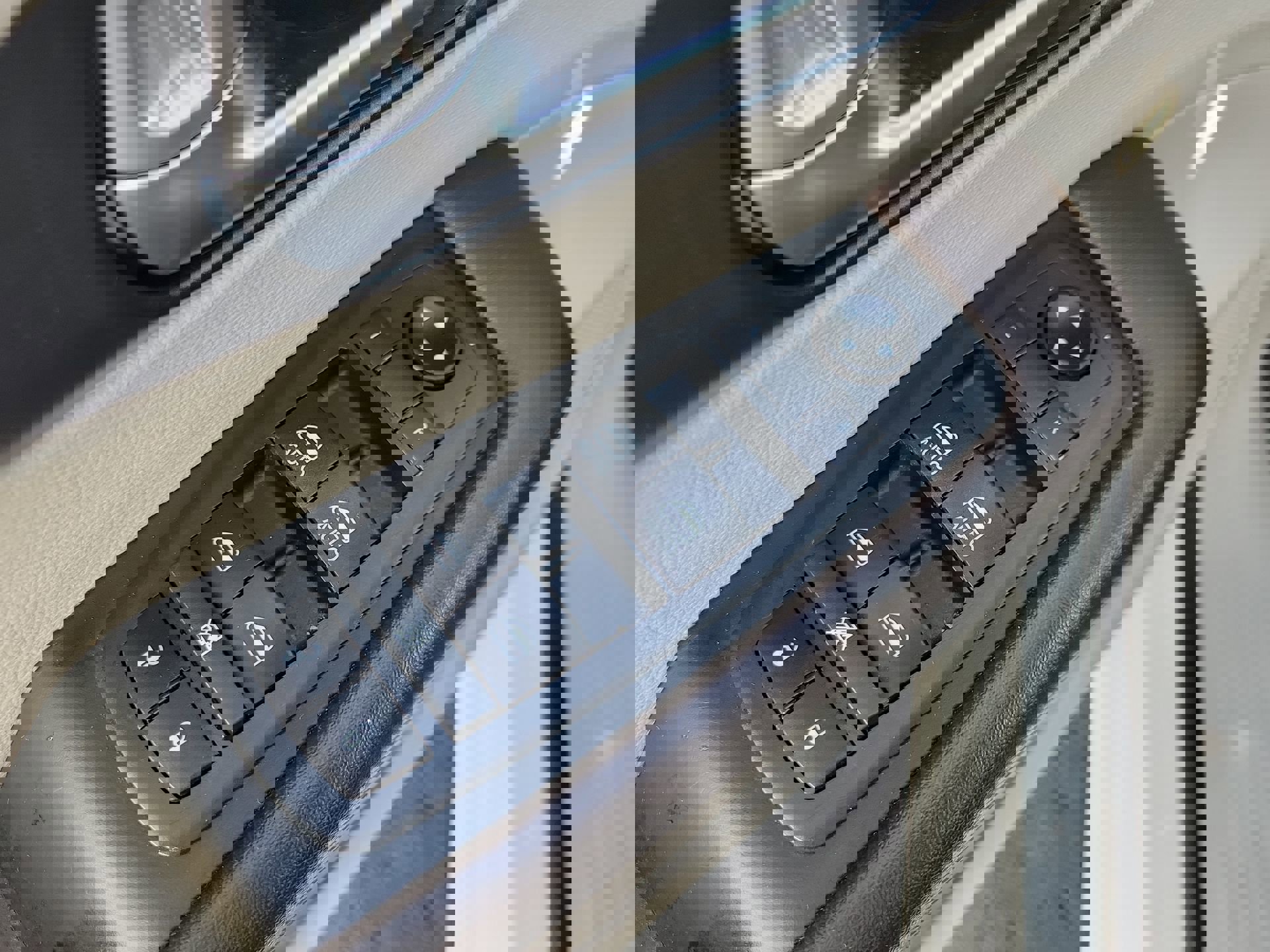 Used 2020 Chrysler Pacifica Touring w/ Tire & Wheel Group image 18