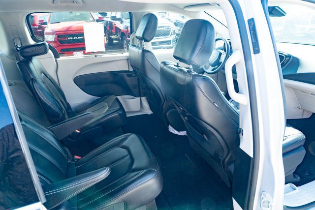 Used 2023 Chrysler Pacifica Touring-L FWD image 35