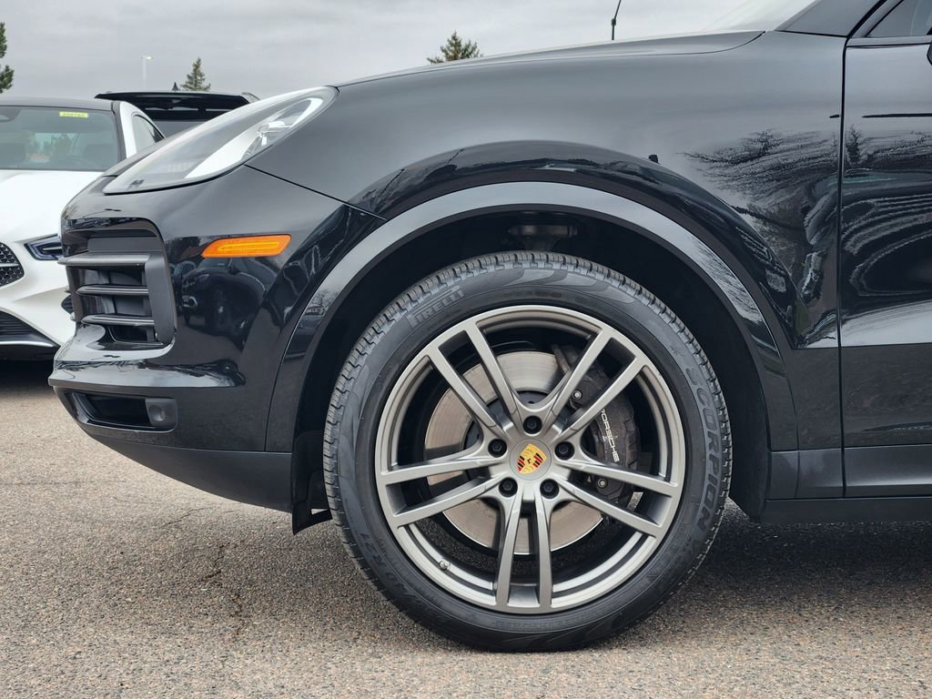 Used 2023 Porsche Cayenne Platinum Edition image 9