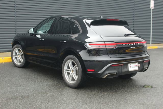 Certified 2025 Porsche Macan image 3