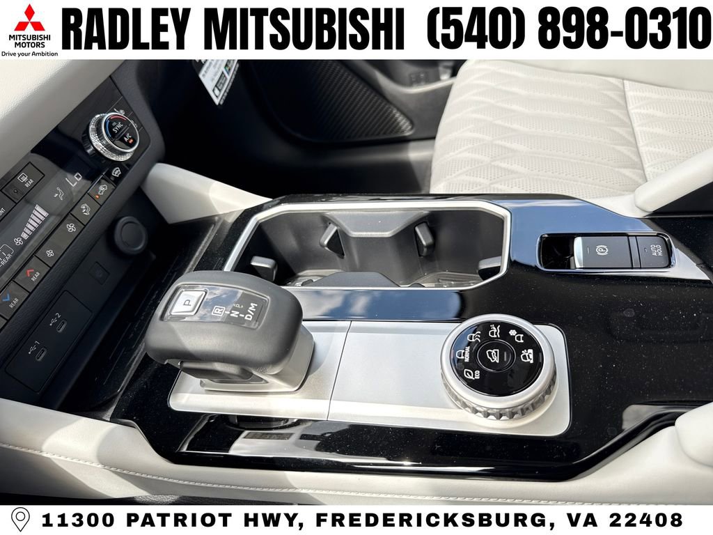 New 2026 Mitsubishi Outlander SEL image 11