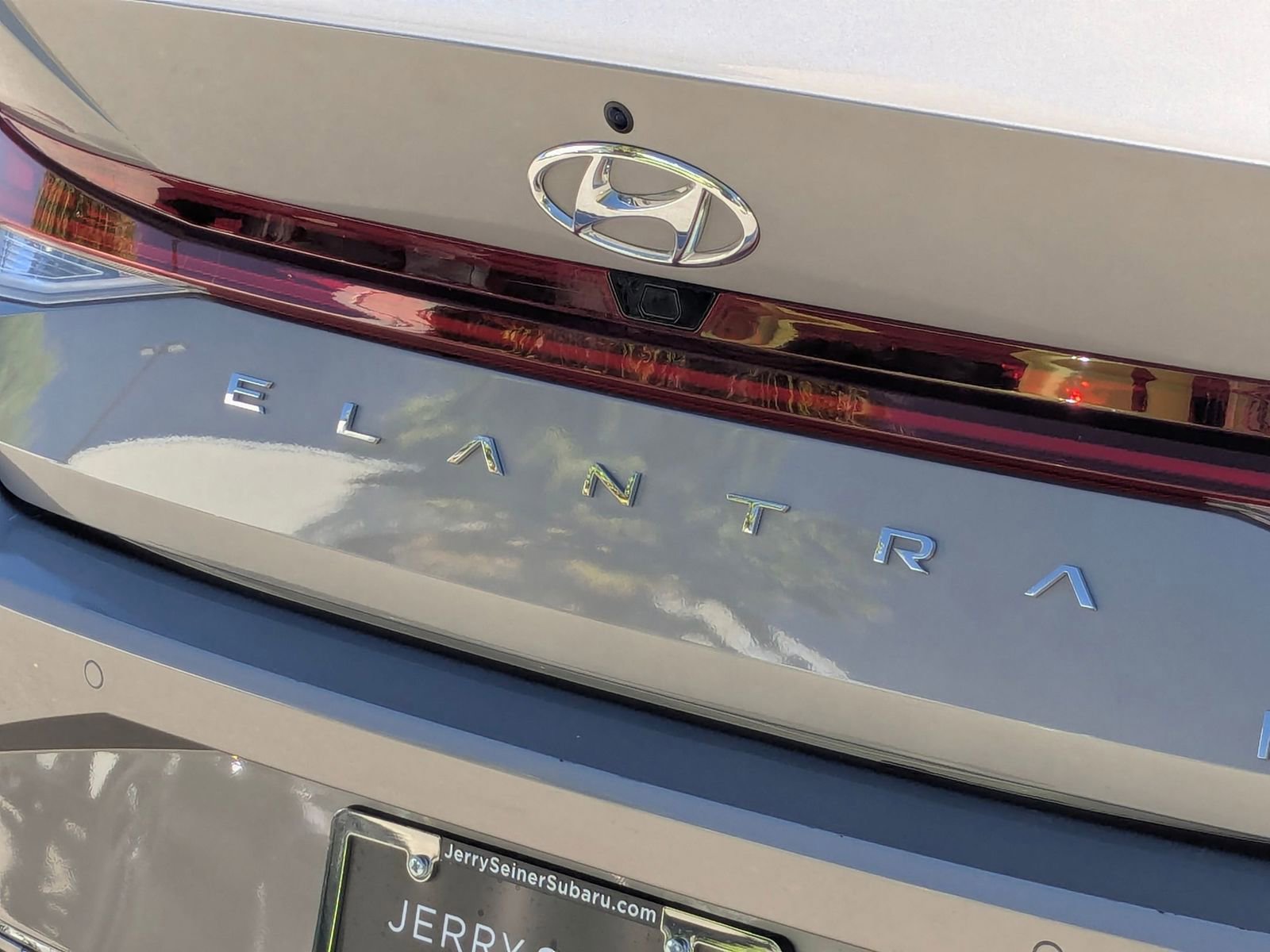 Used 2023 Hyundai Elantra Limited image 16