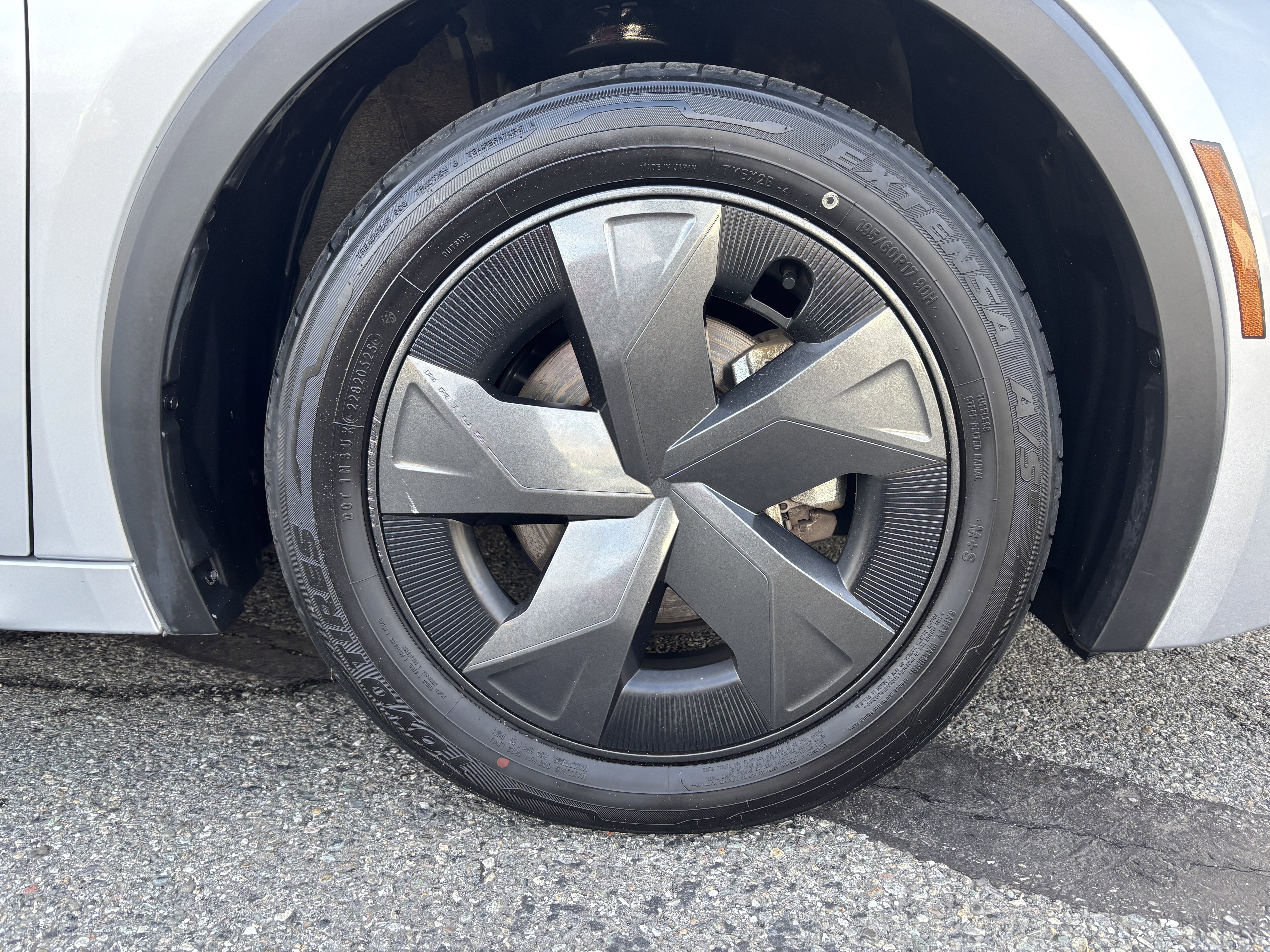 Used 2024 Toyota Prius LE image 8