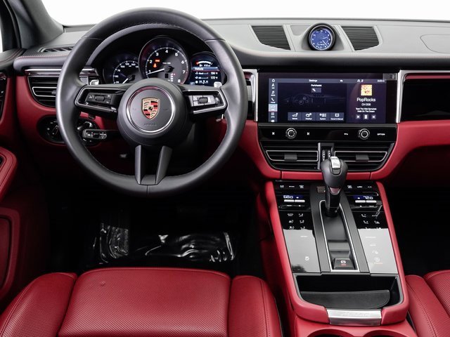 Used 2025 Porsche Macan image 16
