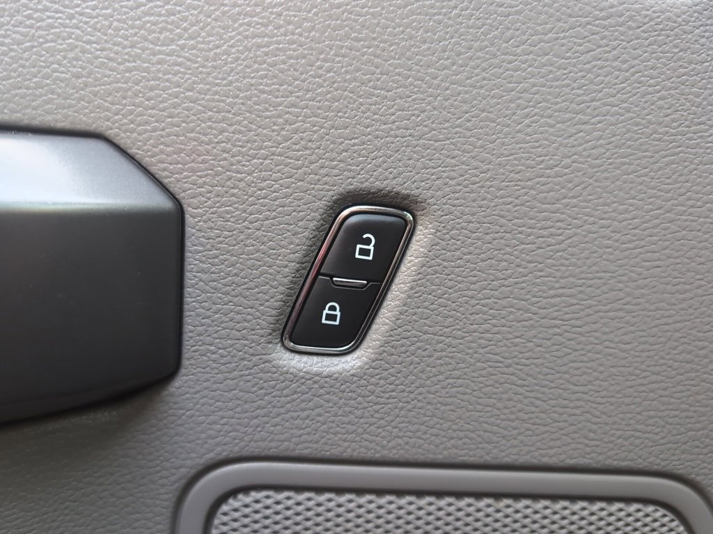 Certified 2019 Ford F150 XLT w/ Equipment Group 302A Luxury image 17