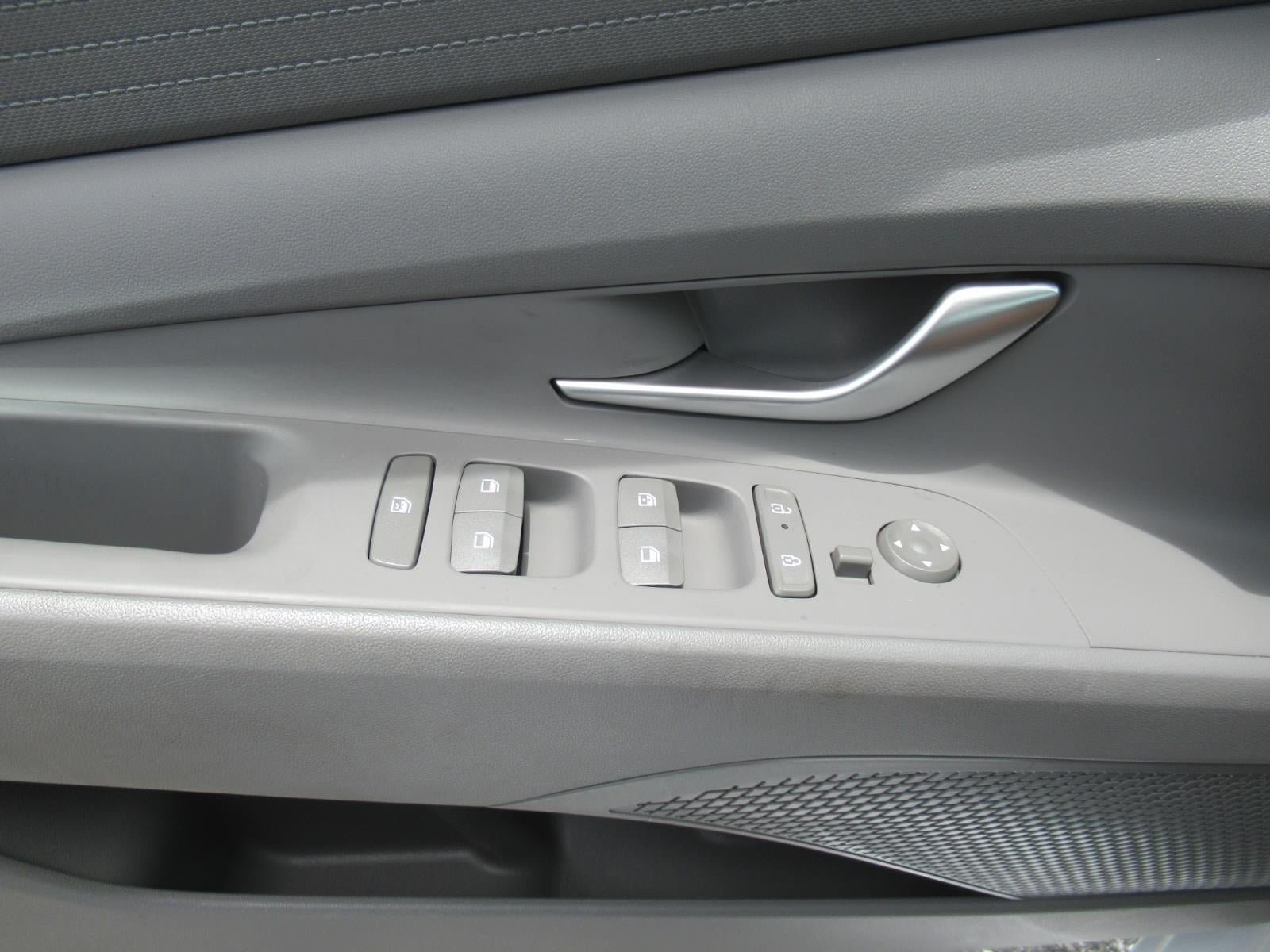 Used 2024 Hyundai Elantra SEL FWD image 20