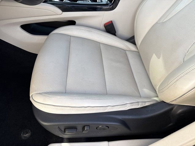 Used 2022 Buick Envision Essence w/ Safety Package image 13