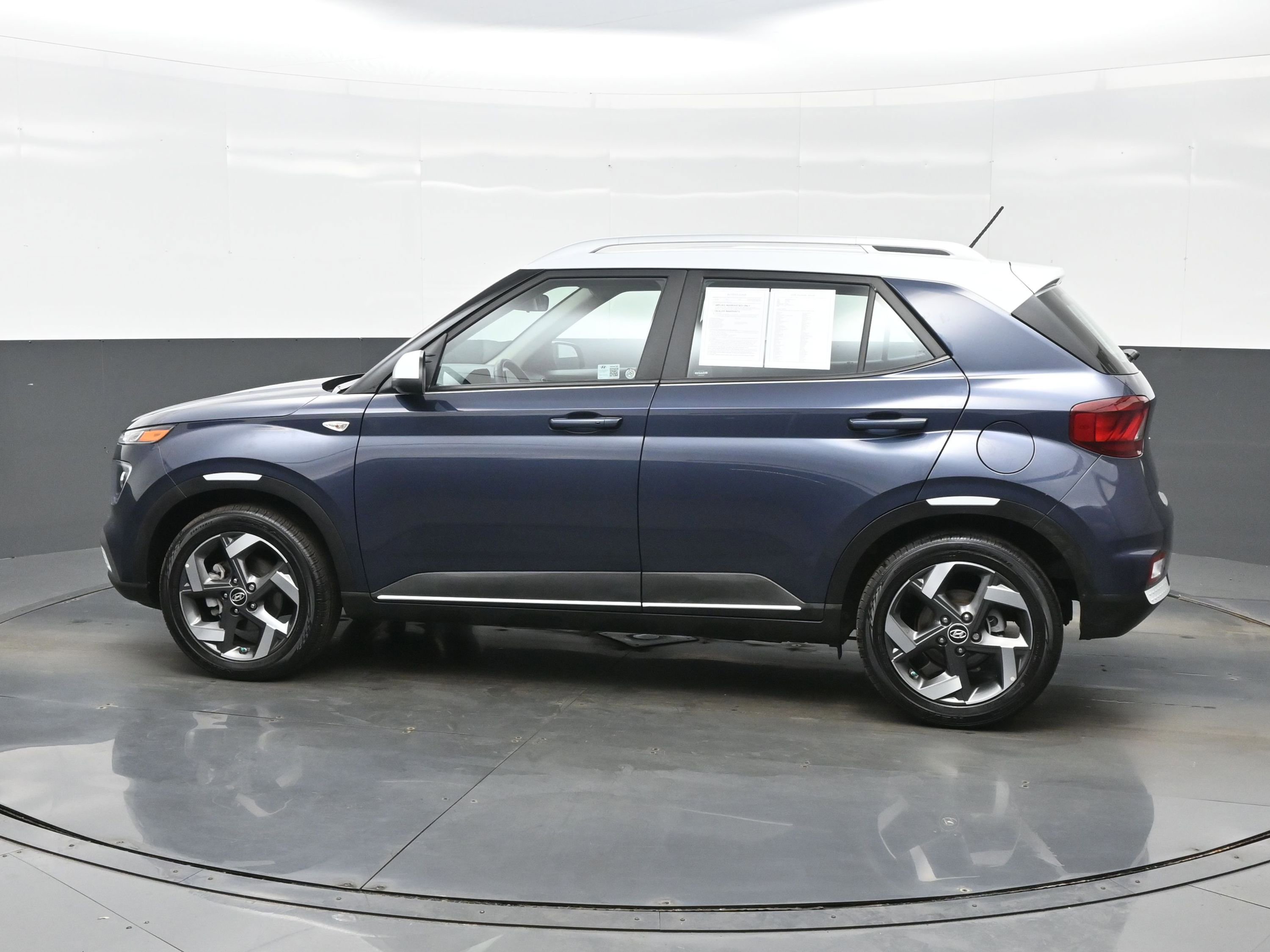 Certified 2025 Hyundai Venue Limited image 3