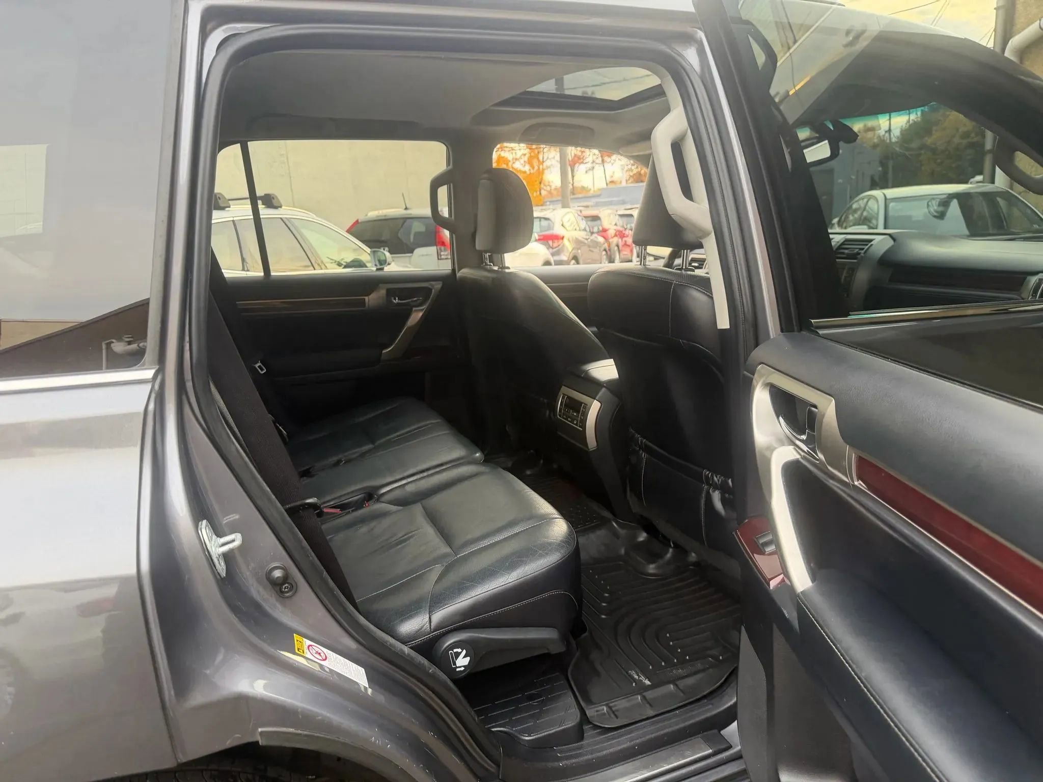 Used 2015 Lexus GX 460 w/ Premium Package image 30