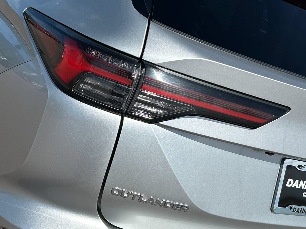 Used 2025 Mitsubishi Outlander ES AWD/4WD image 23