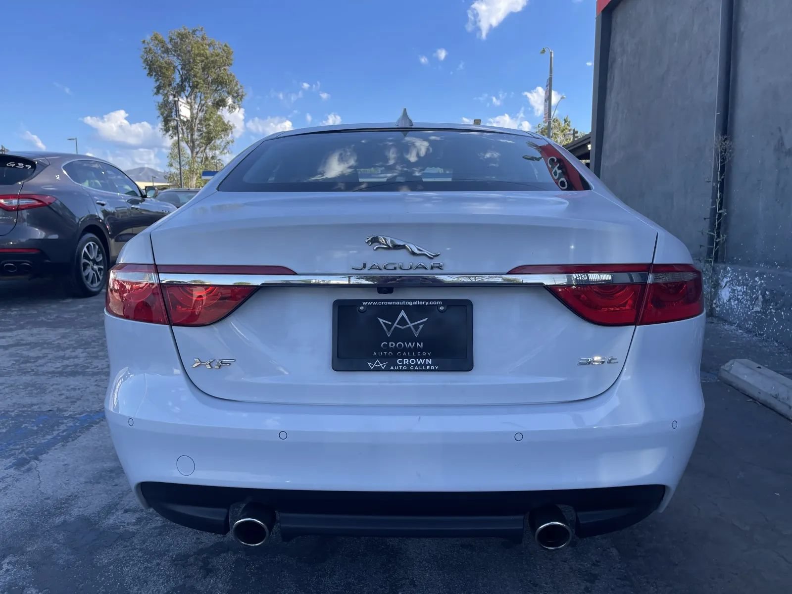 Used 2016 Jaguar XF Premium RWD image 8