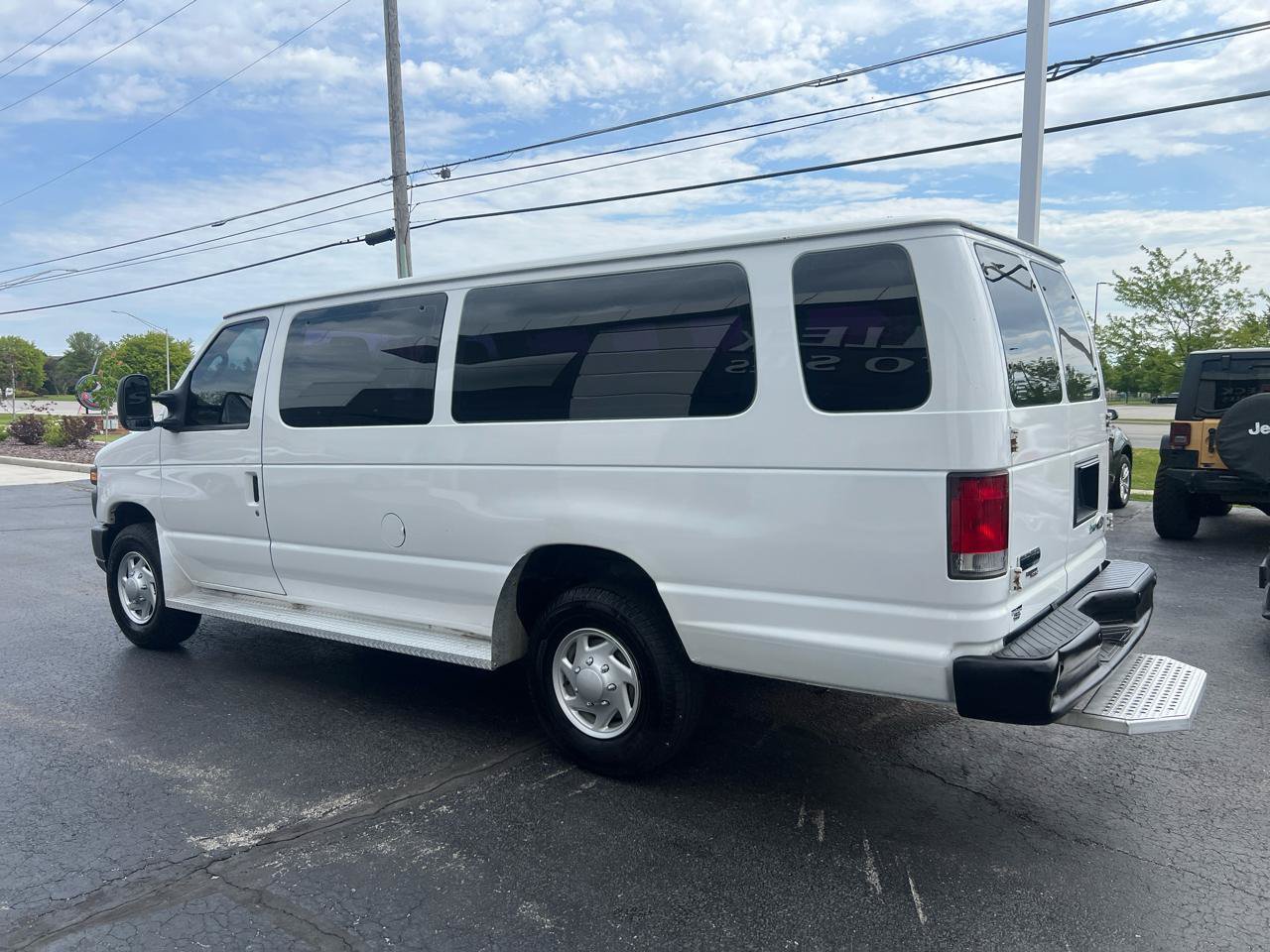 Used 2014 Ford E-350 and Econoline 350 Extended Super Duty RWD image 3