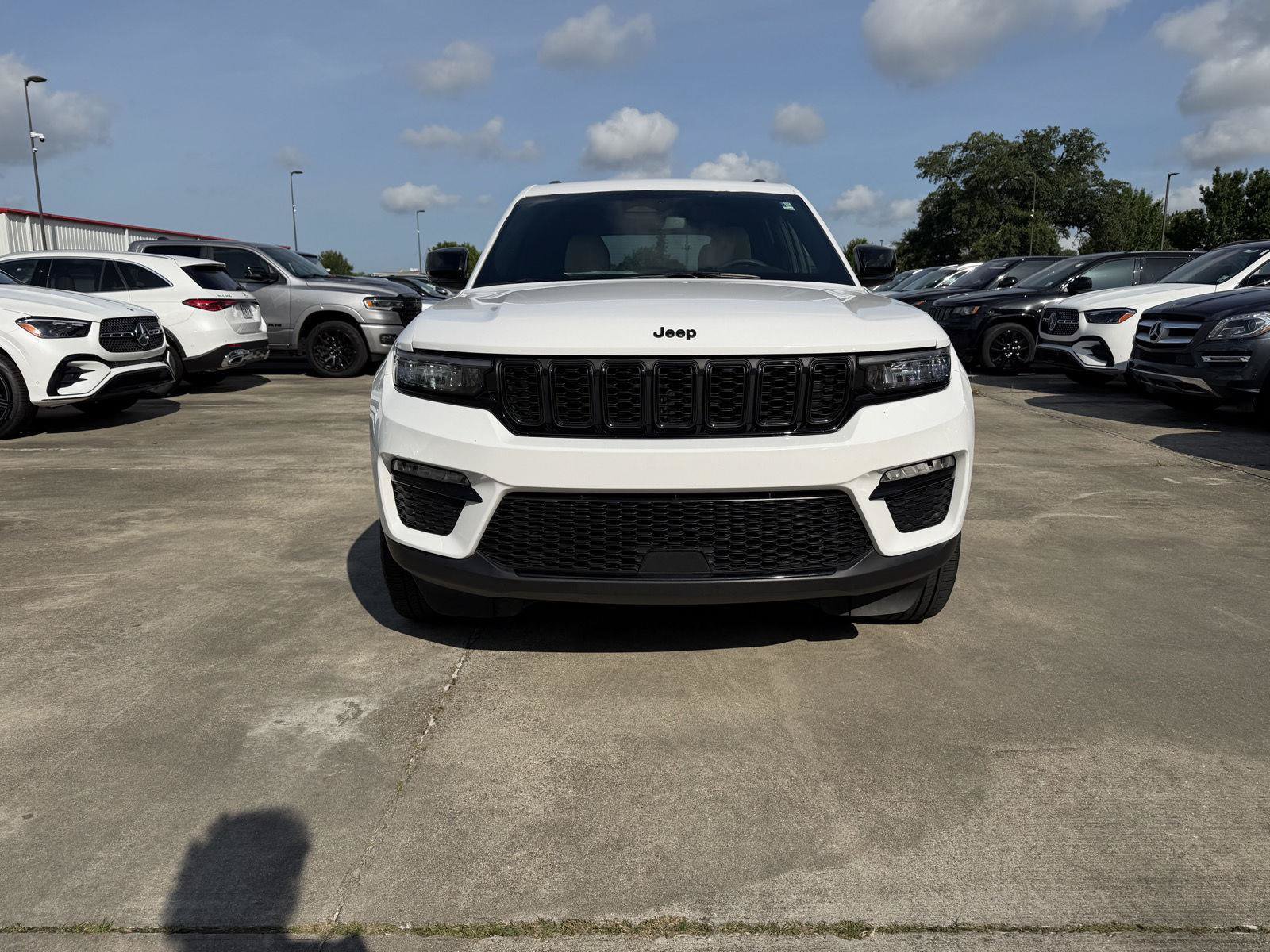 Used 2024 Jeep Grand Cherokee Limited w/ Black Appearance Package RWD image 3
