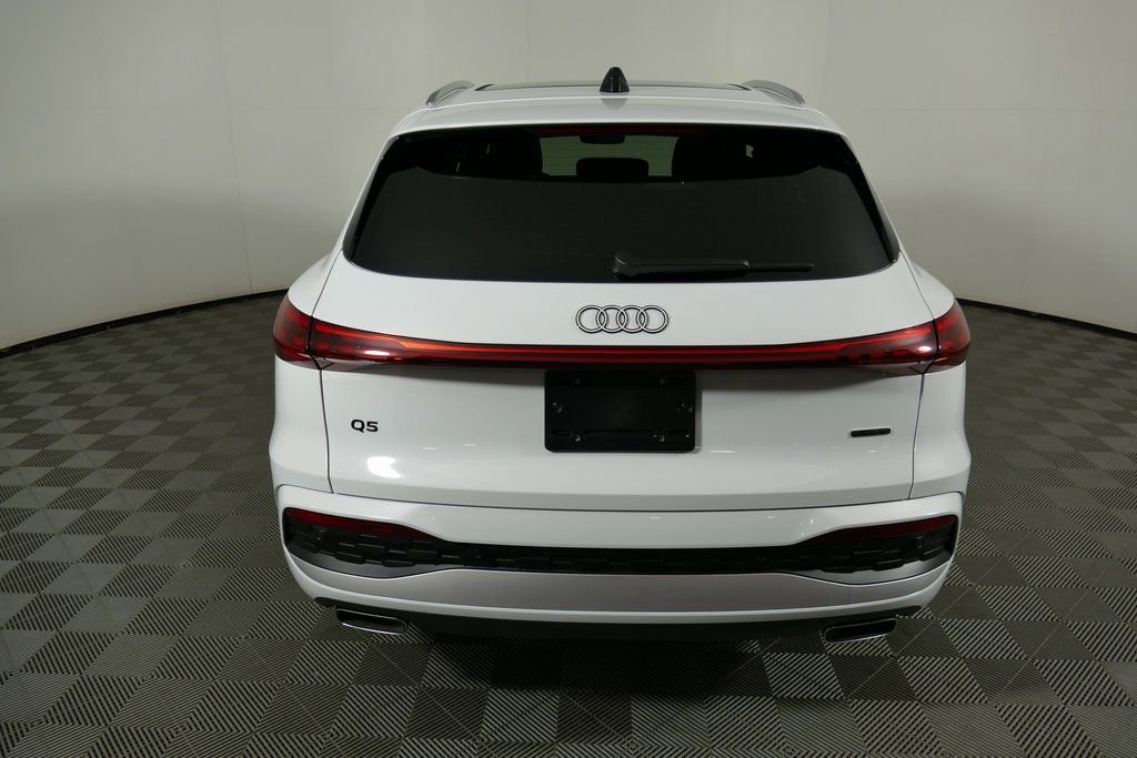 Used 2025 Audi Q5 Premium w/ Convenience Package image 4