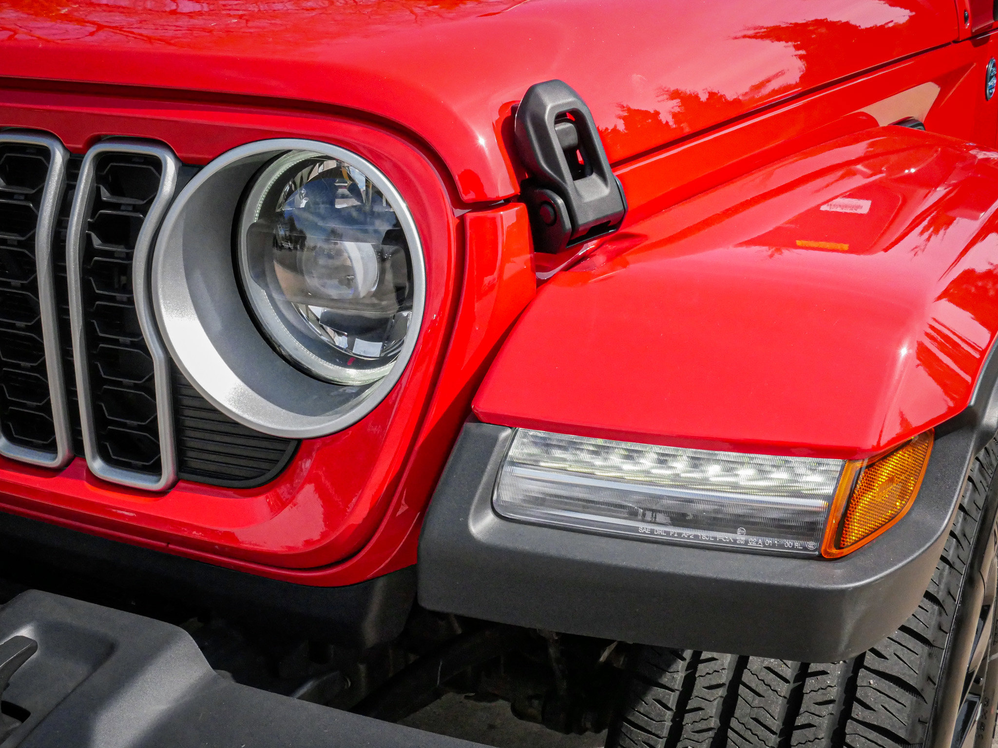 Used 2025 Jeep Wrangler Sahara image 6