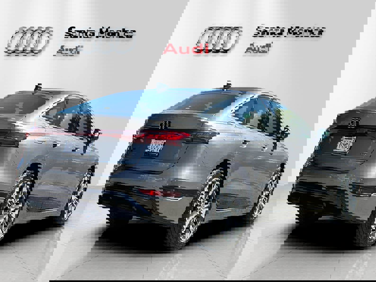 Used 2025 Audi A6 e-tron Premium w/ Convenience Package image 2