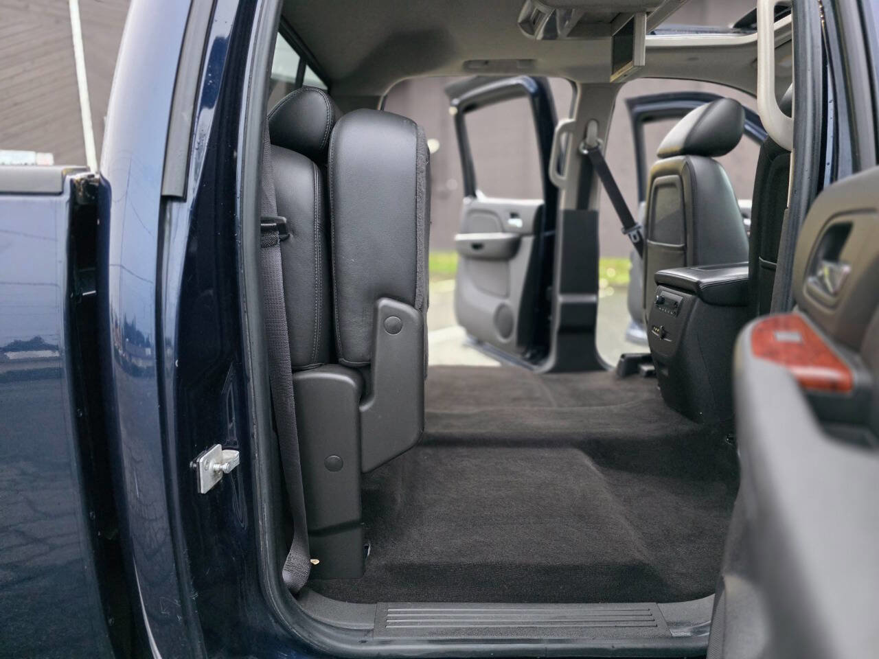 Used 2011 Chevrolet Silverado 3500 LTZ image 62