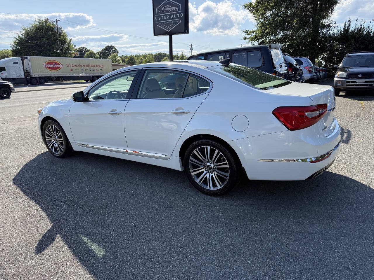 Used 2015 Kia Cadenza Premium w/ Luxury Package FWD image 7