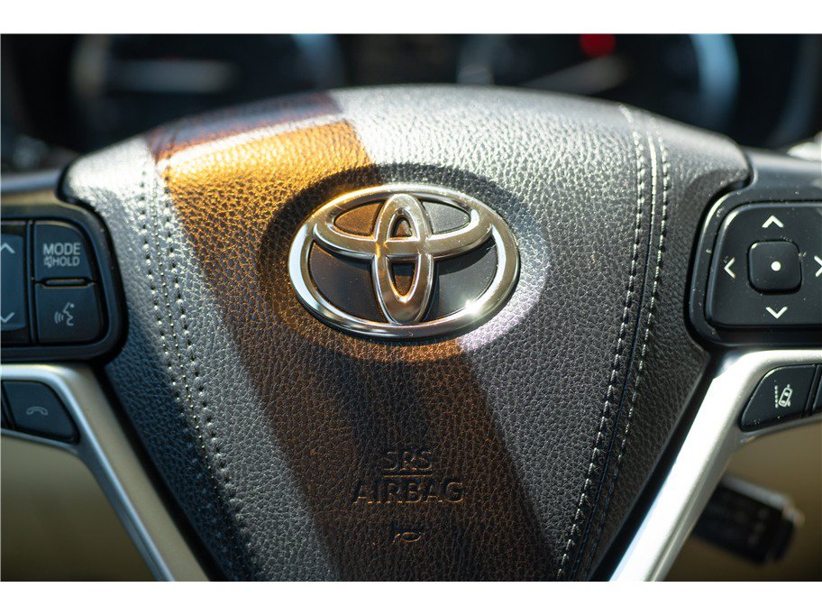 Used 2017 Toyota Highlander XLE FWD image 11