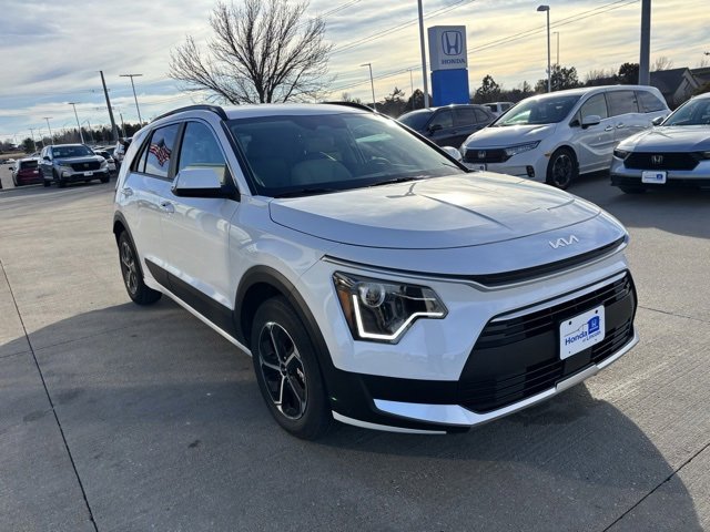 Used 2025 Kia Niro EX image 3