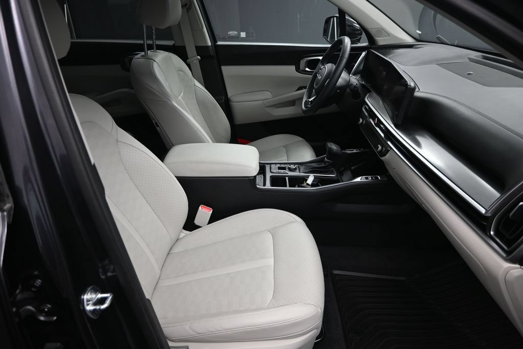 Certified 2025 Kia Sorento S w/ Panoramic Sunroof Package FWD image 40